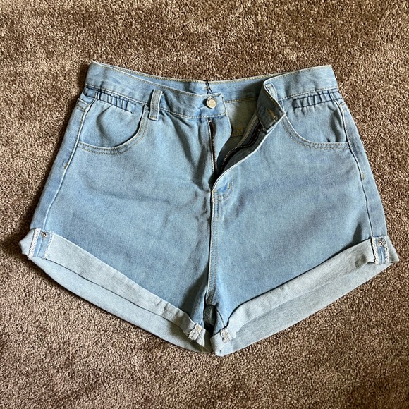 Zaful light wash denim cuffed shorts - Picture 3 of 6